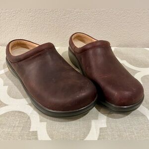 New Alegria Brown Leather Shoes Size 8